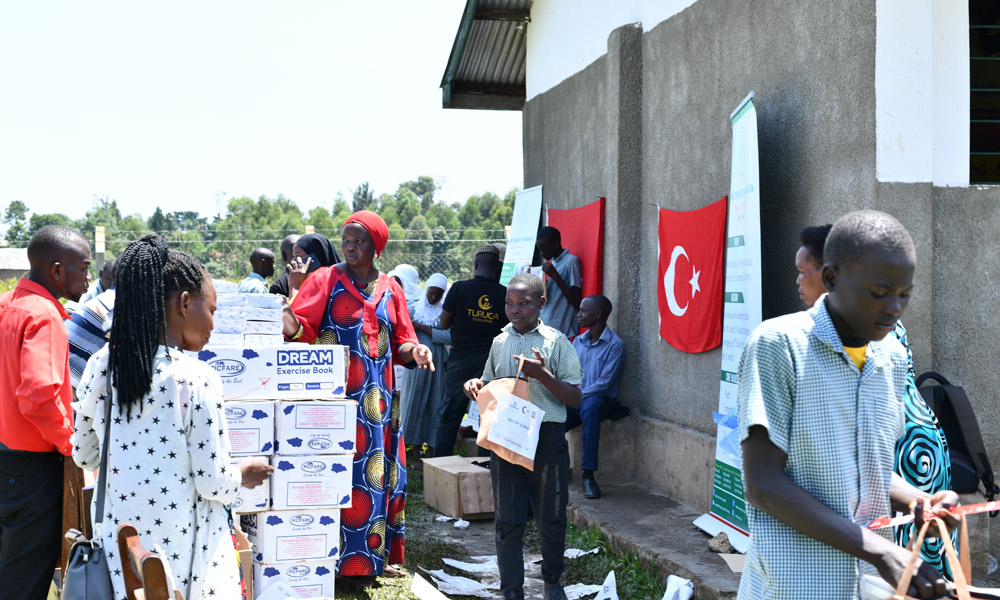 turuga-foundation-donates-scholastic-materials-to-pupils-at-iuiu-primary-school 